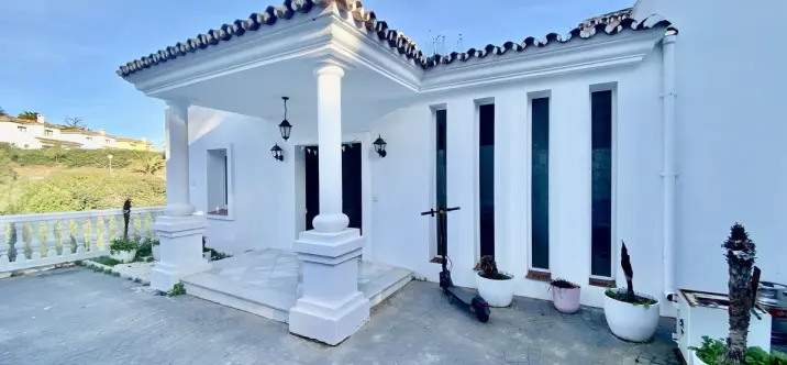 Продажа  отдельно стоящей виллы в Calahonda 0