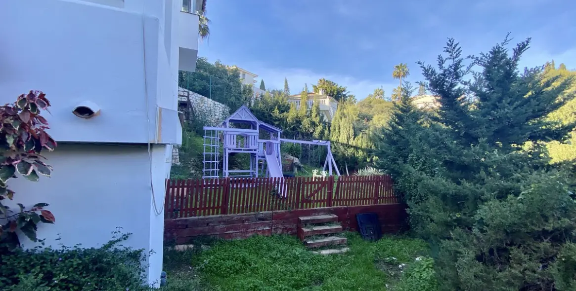 Продажа  отдельно стоящей виллы в Calahonda 12