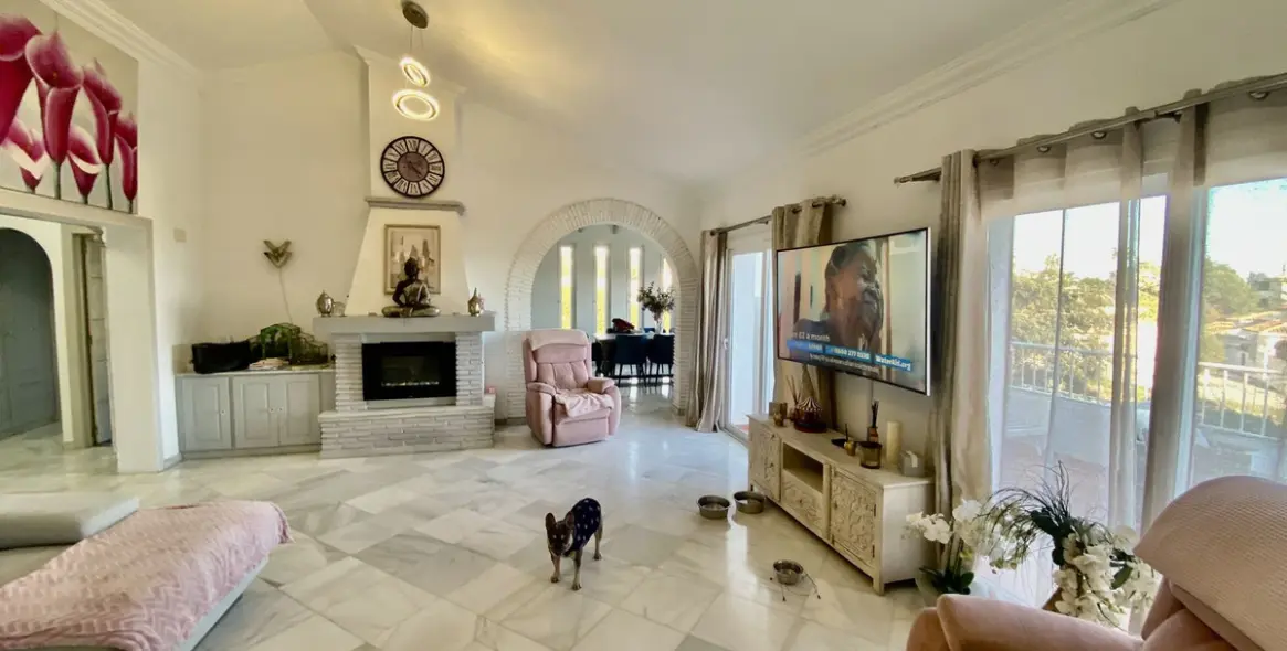 Продажа  отдельно стоящей виллы в Calahonda 14