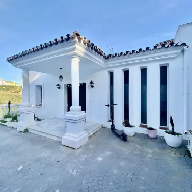 Venta de villa independiente en Calahonda
