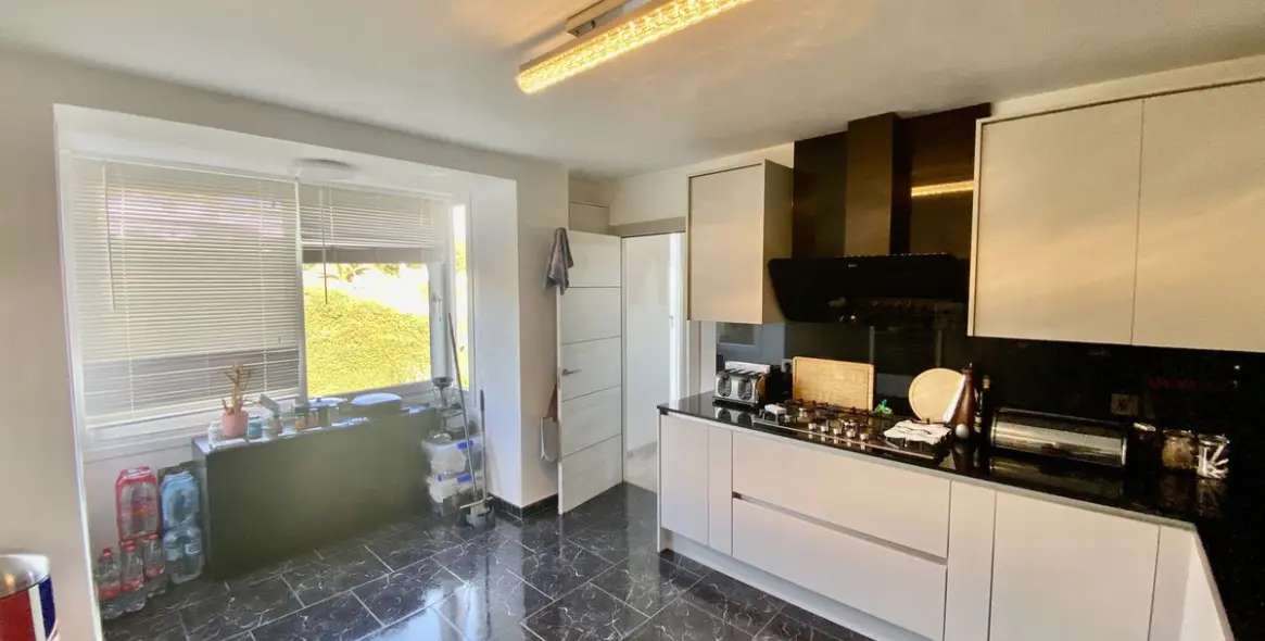 Sale of detached villa in Calahonda 6