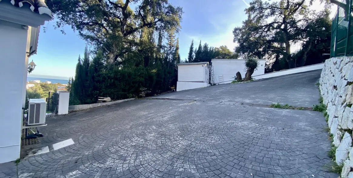 Sale of detached villa in Calahonda 7