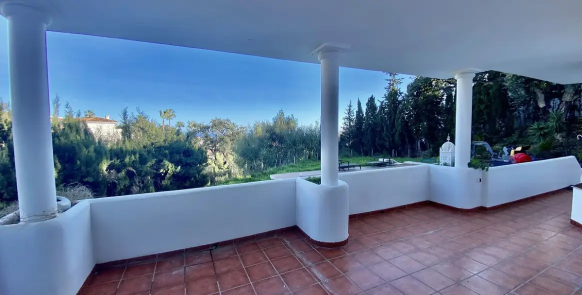 Sale of detached villa in Calahonda 17