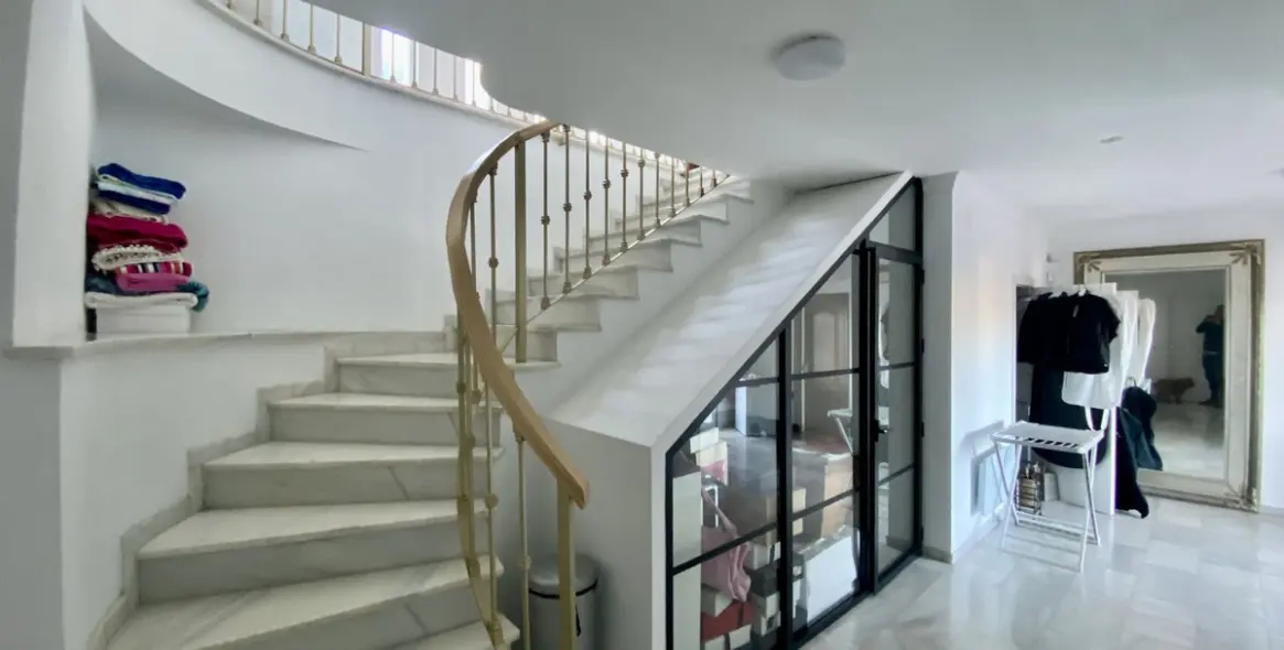 Sale of detached villa in Calahonda 20