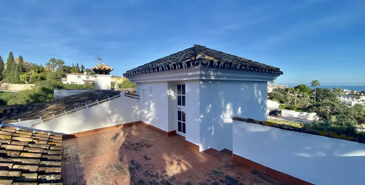 Sale of detached villa in Calahonda 25