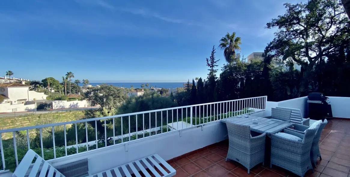 Sale of detached villa in Calahonda 27