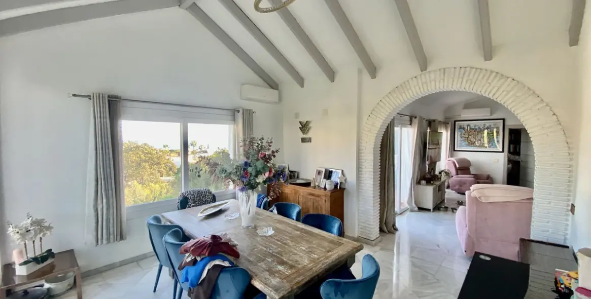 Sale of detached villa in Calahonda 30