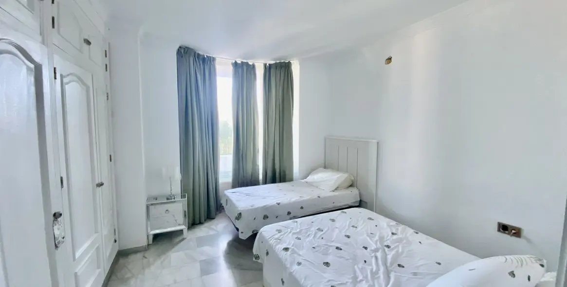 Sale of detached villa in Calahonda 31