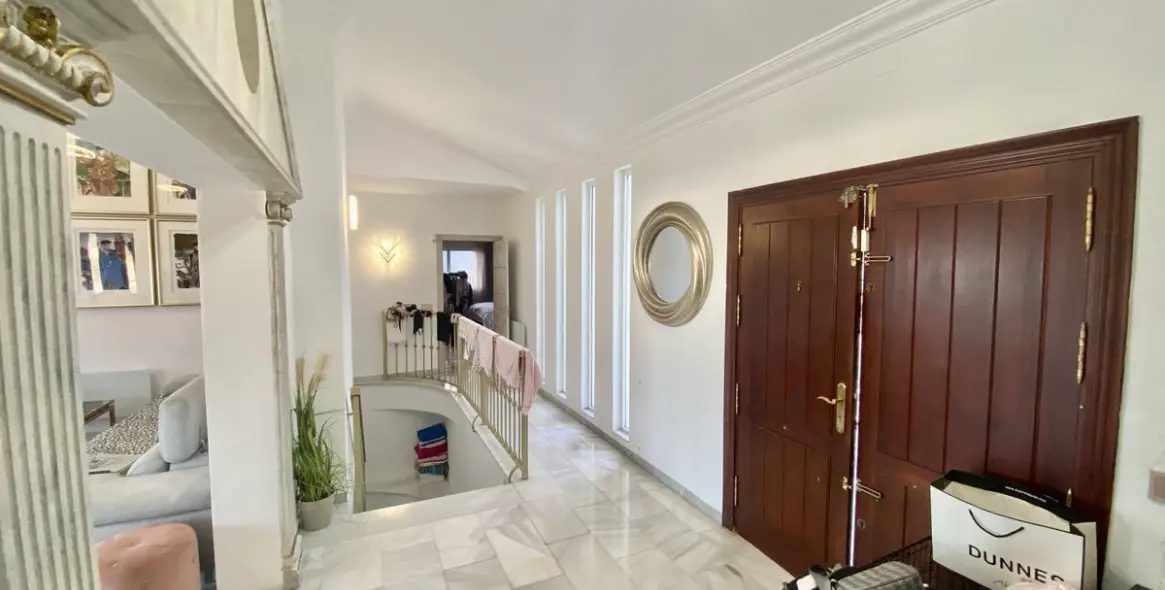 Sale of detached villa in Calahonda 32