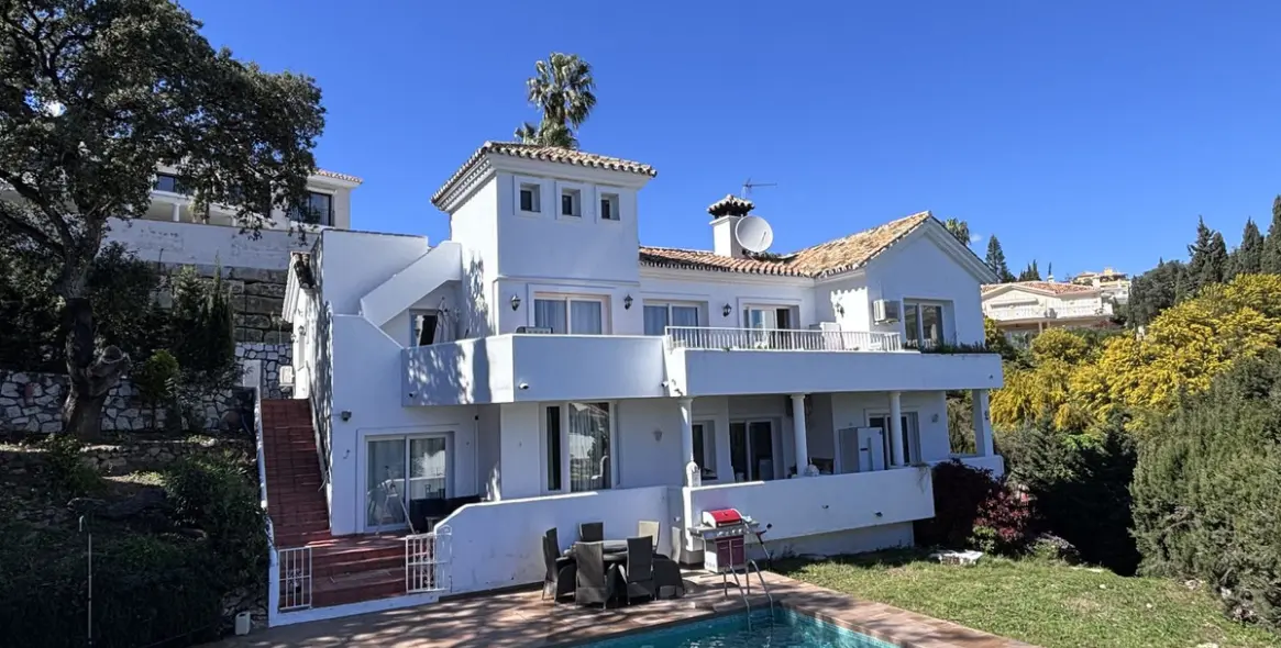 Sale of detached villa in Calahonda 34