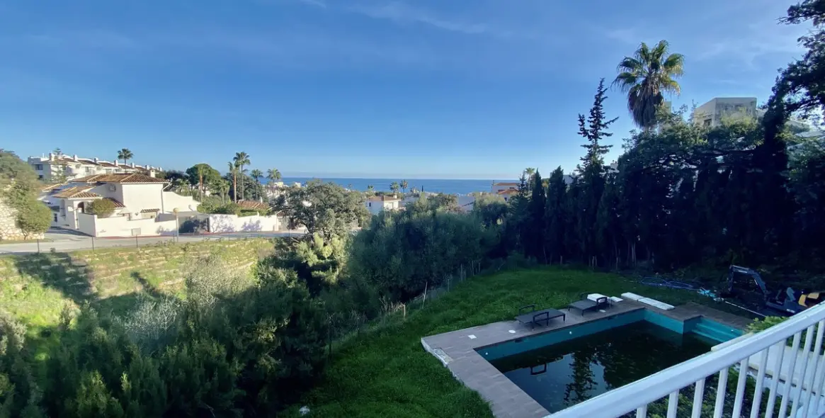 Sale of detached villa in Calahonda 38