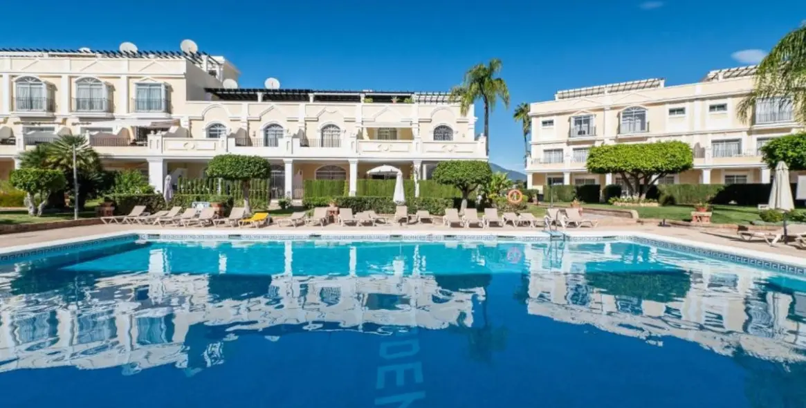 Продажа двухуровневого пентхауса в Nueva Andalucía 1