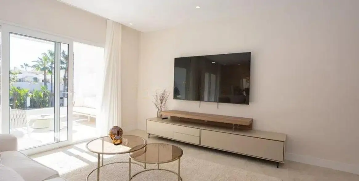 Продажа двухуровневого пентхауса в Nueva Andalucía 10