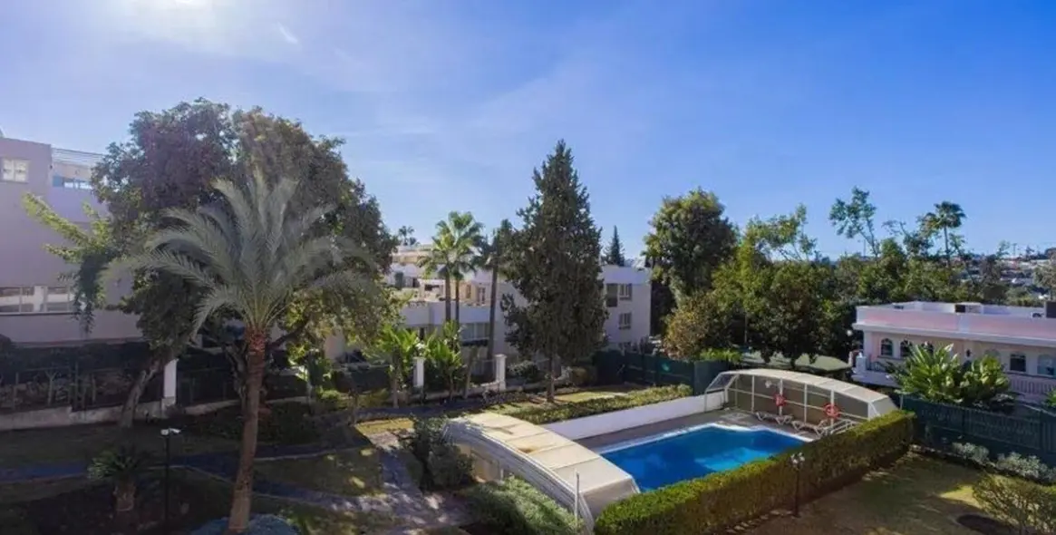 Sale of penthouse duplex in Nueva Andalucía 27