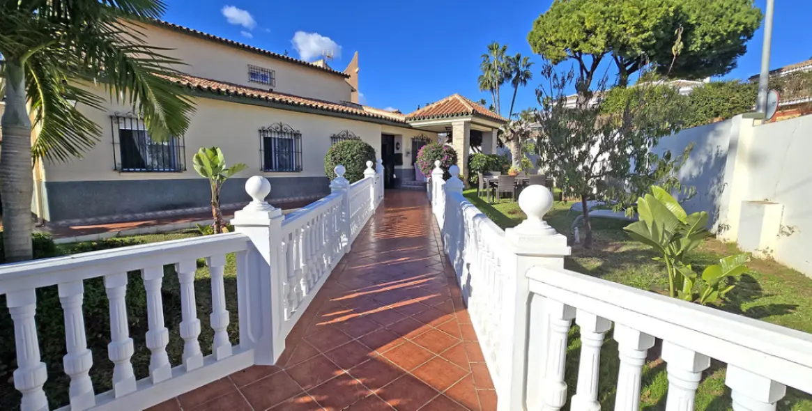 Продажа  отдельно стоящей виллы в Benalmadena Costa 1