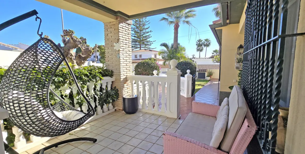 Продажа  отдельно стоящей виллы в Benalmadena Costa 9