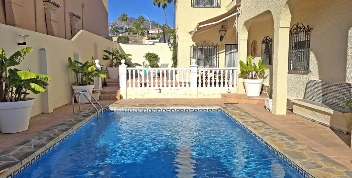 Продажа  отдельно стоящей виллы в Benalmadena Costa 10