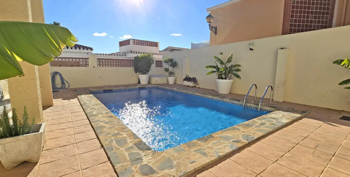 Продажа  отдельно стоящей виллы в Benalmadena Costa 11