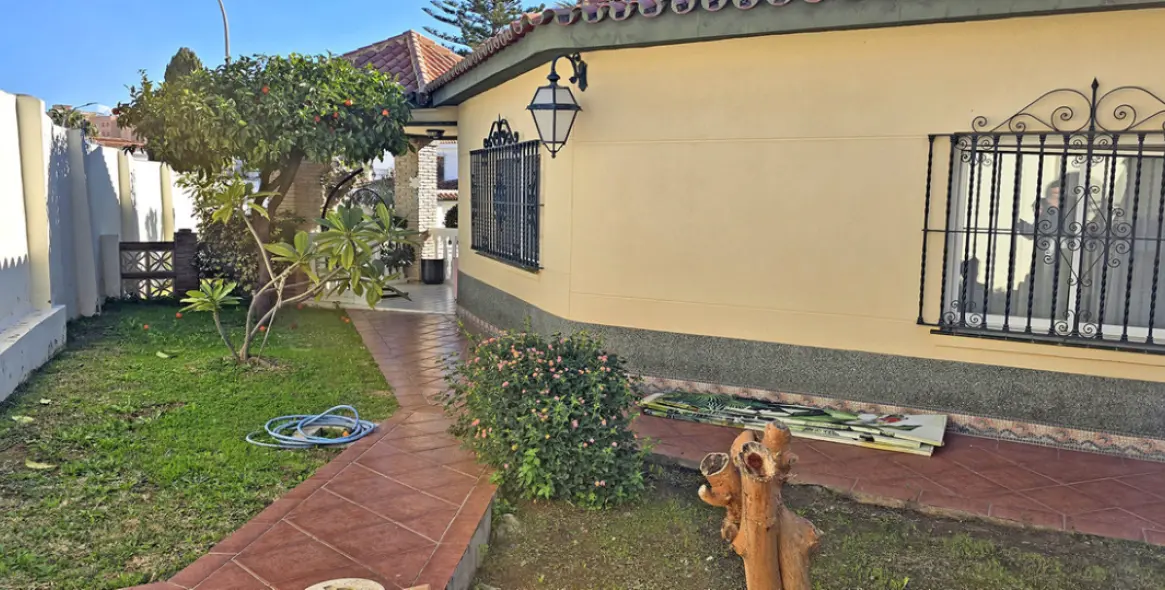 Продажа  отдельно стоящей виллы в Benalmadena Costa 18