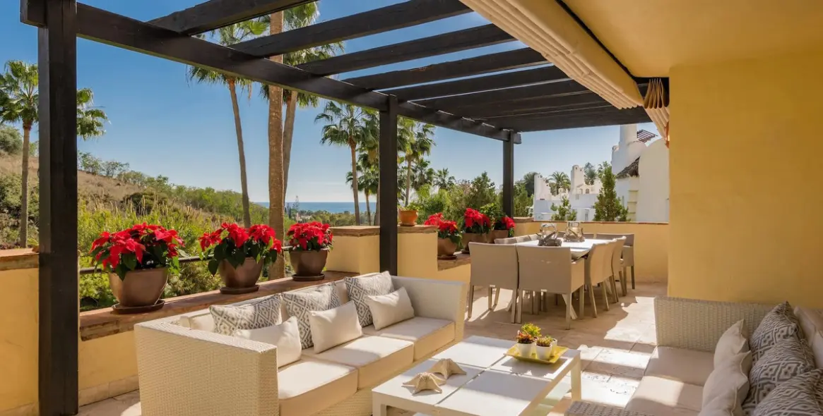 Продажа апартаментов на первом этаже в The Golden Mile 1