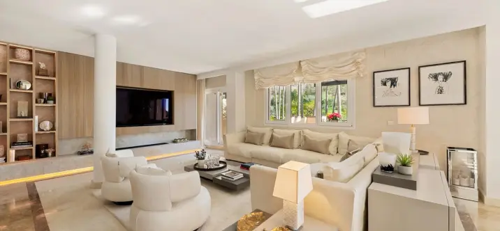 Продажа апартаментов на первом этаже в The Golden Mile 2