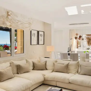 Продажа апартаментов на первом этаже в The Golden Mile