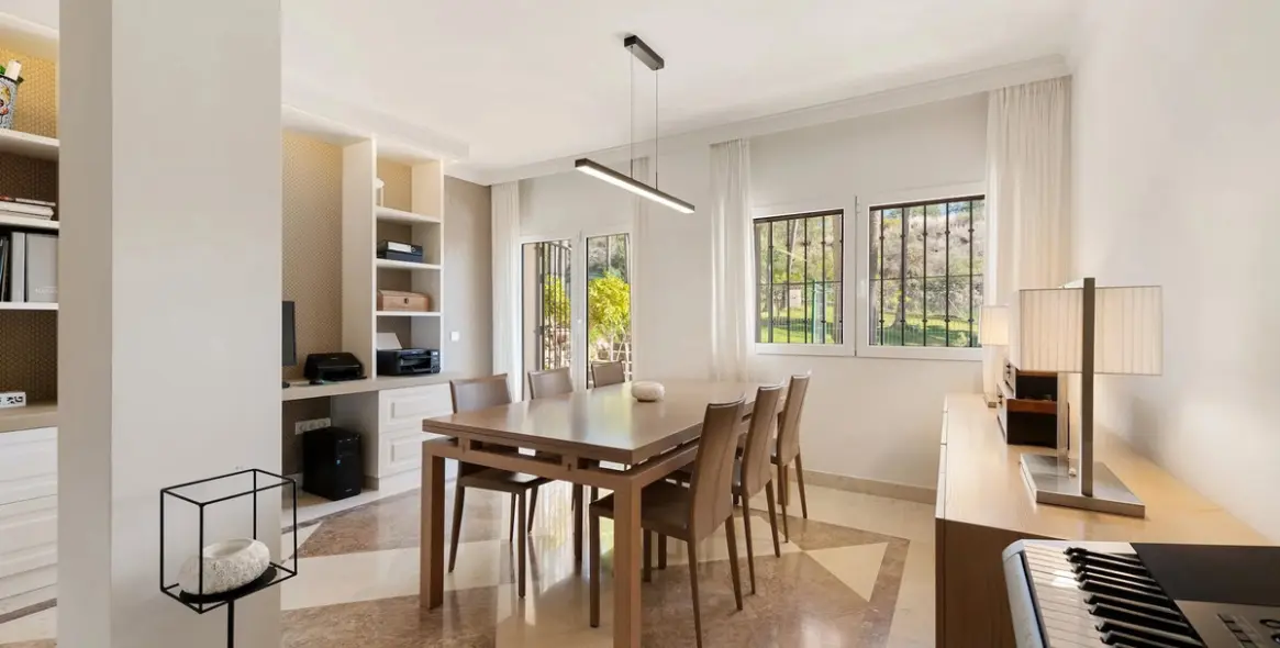 Продажа апартаментов на первом этаже в The Golden Mile 12