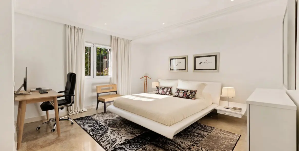 Продажа апартаментов на первом этаже в The Golden Mile 14