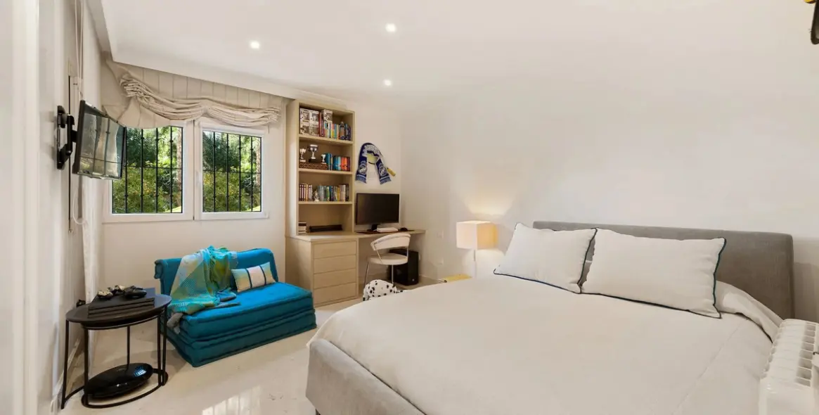 Продажа апартаментов на первом этаже в The Golden Mile 16