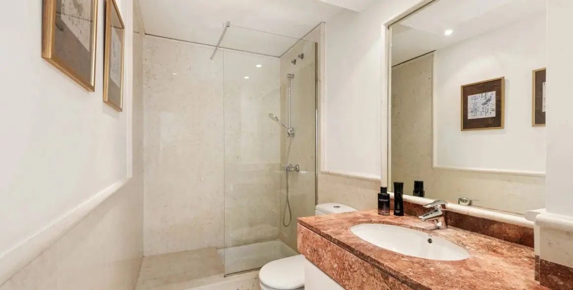 Продажа апартаментов на первом этаже в The Golden Mile 17