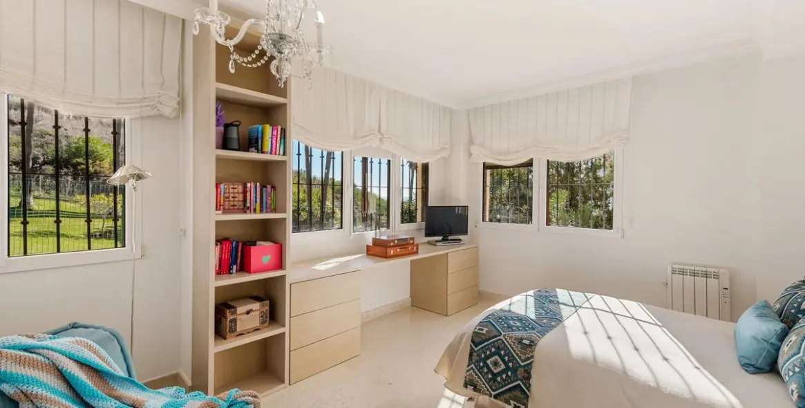 Продажа апартаментов на первом этаже в The Golden Mile 18