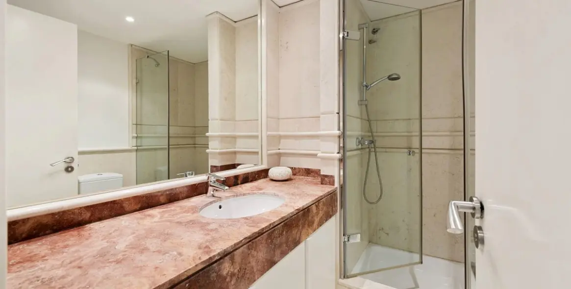 Продажа апартаментов на первом этаже в The Golden Mile 20