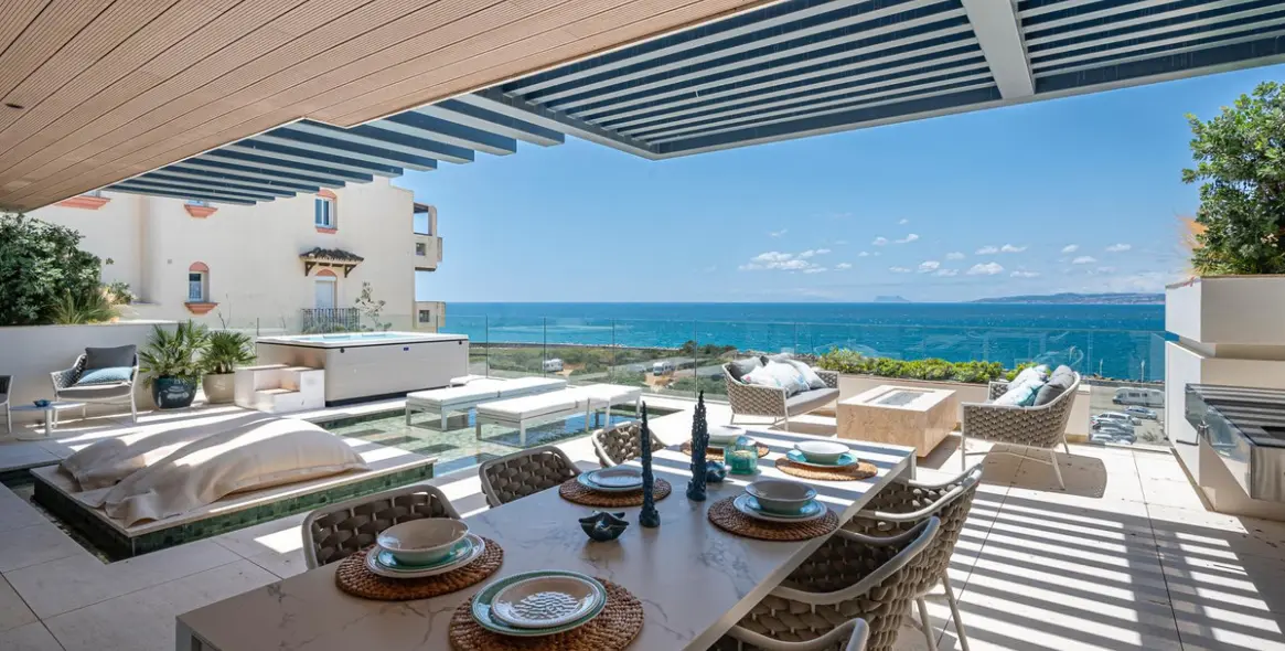 Продажа апартаментов на среднем этаже в Estepona 1