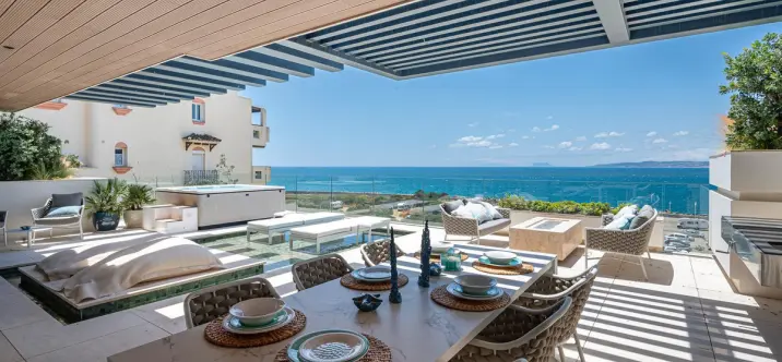 Продажа апартаментов на среднем этаже в Estepona 0