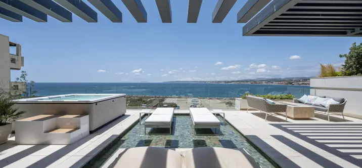 Продажа апартаментов на среднем этаже в Estepona 1