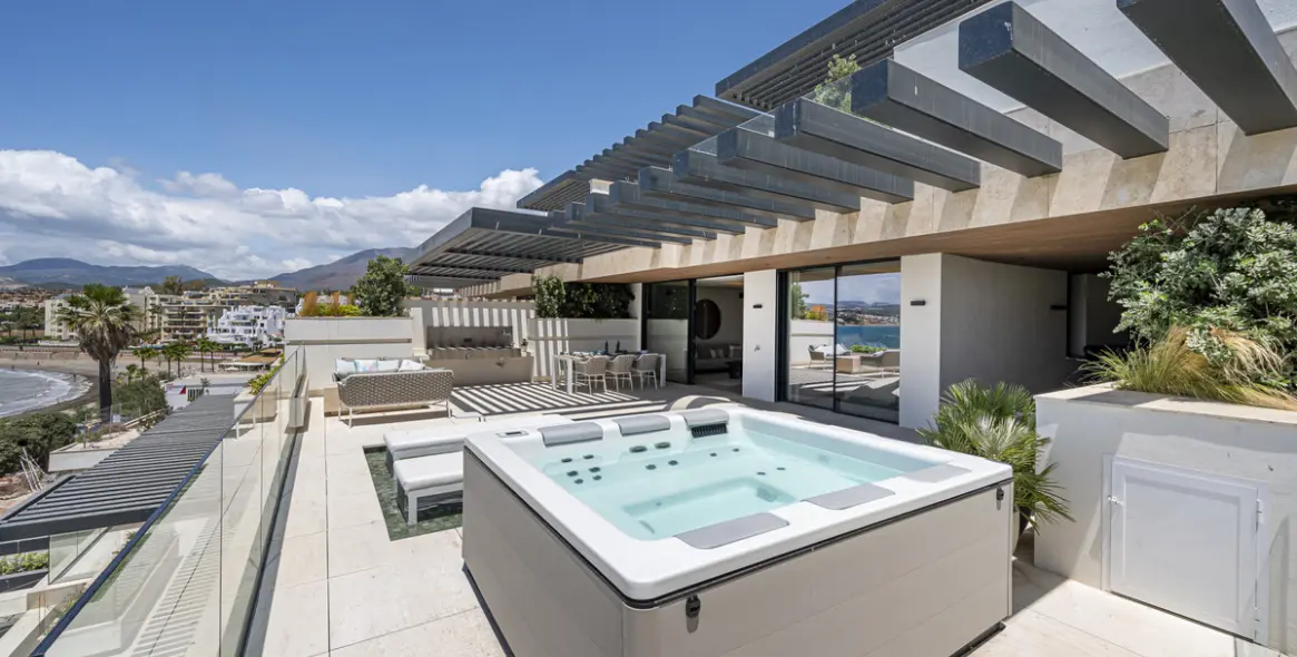 Продажа апартаментов на среднем этаже в Estepona 4