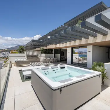 Продажа апартаментов на среднем этаже в Estepona