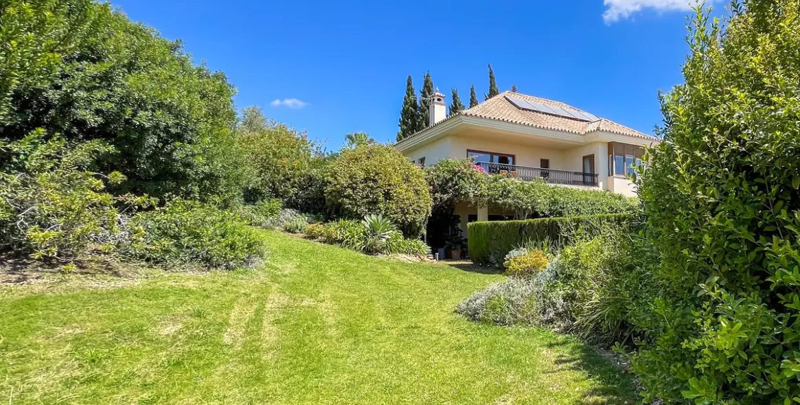 Продажа  отдельно стоящей виллы в El Rosario 2