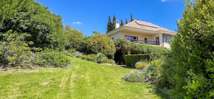 Продажа  отдельно стоящей виллы в El Rosario 1