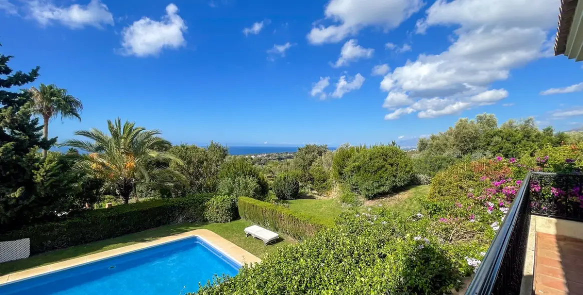 Продажа  отдельно стоящей виллы в El Rosario 7