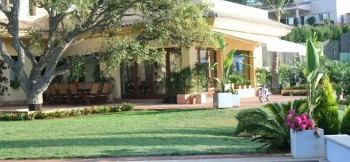 Продажа  отдельно стоящей виллы в San Roque 0