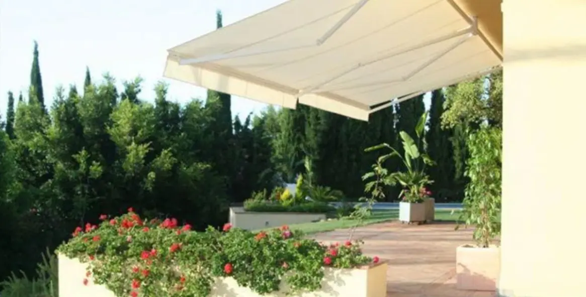 Продажа  отдельно стоящей виллы в San Roque 5