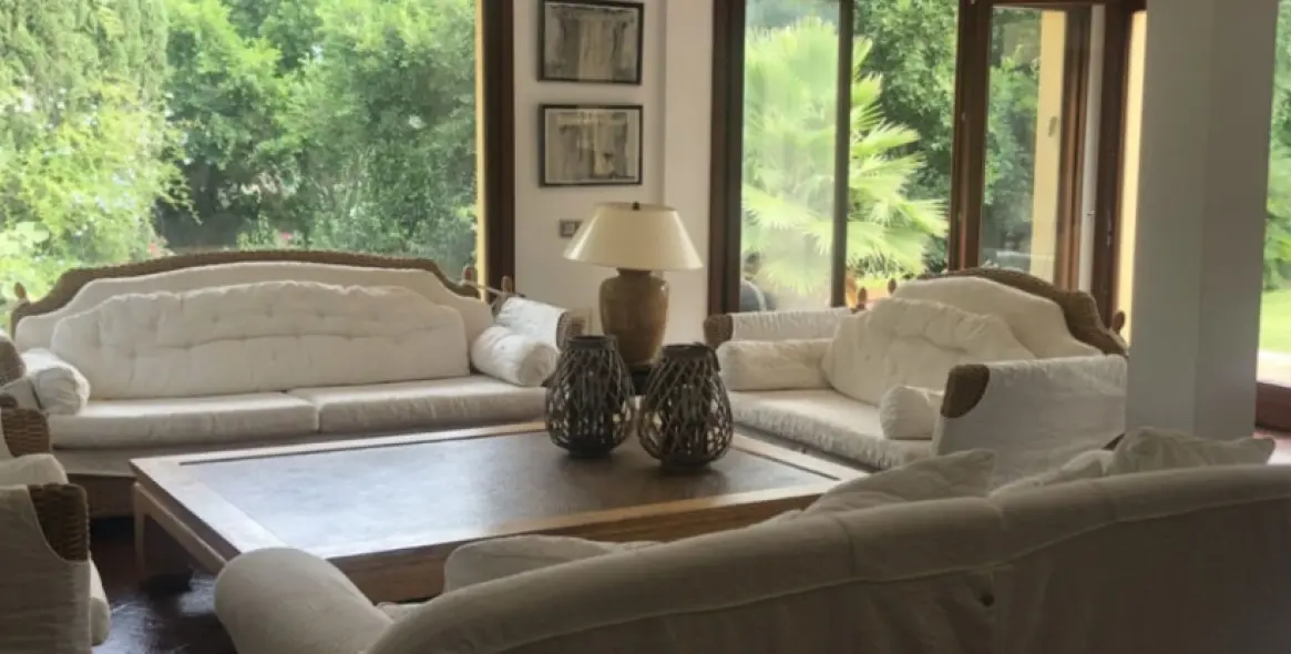 Продажа  отдельно стоящей виллы в San Roque 8