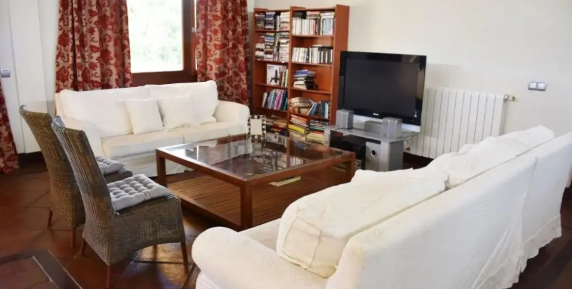 Продажа  отдельно стоящей виллы в San Roque 16