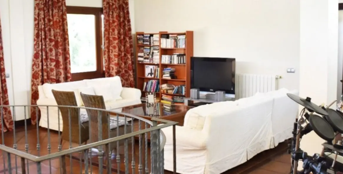 Продажа  отдельно стоящей виллы в San Roque 17