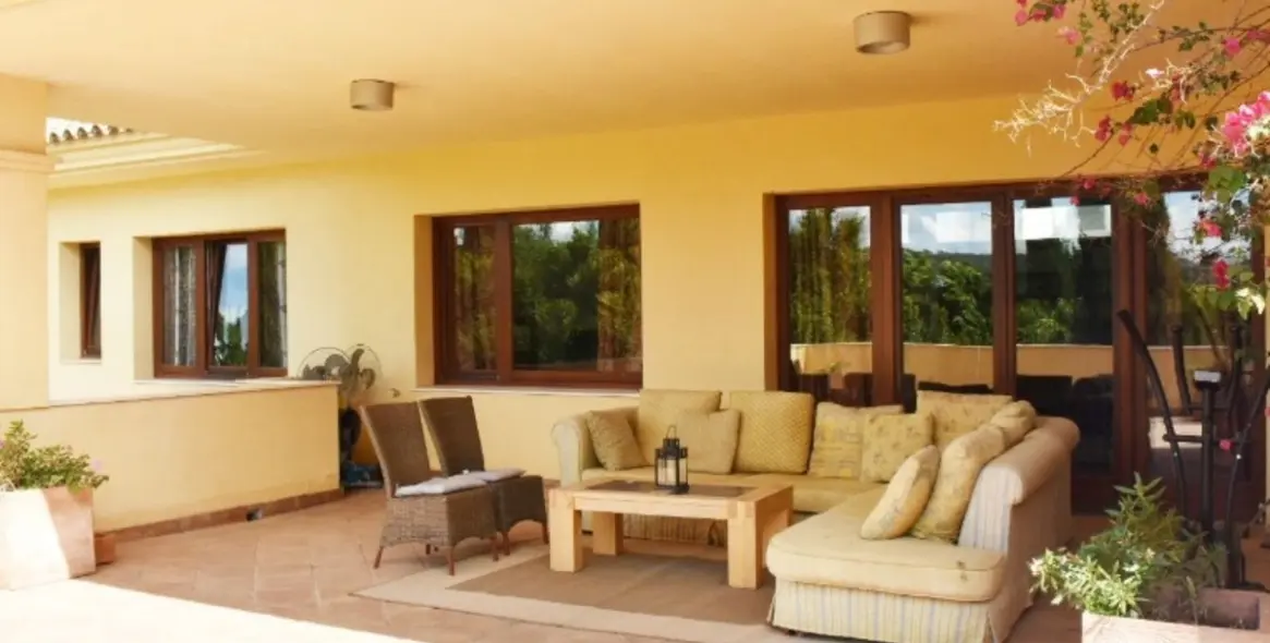 Продажа  отдельно стоящей виллы в San Roque 20