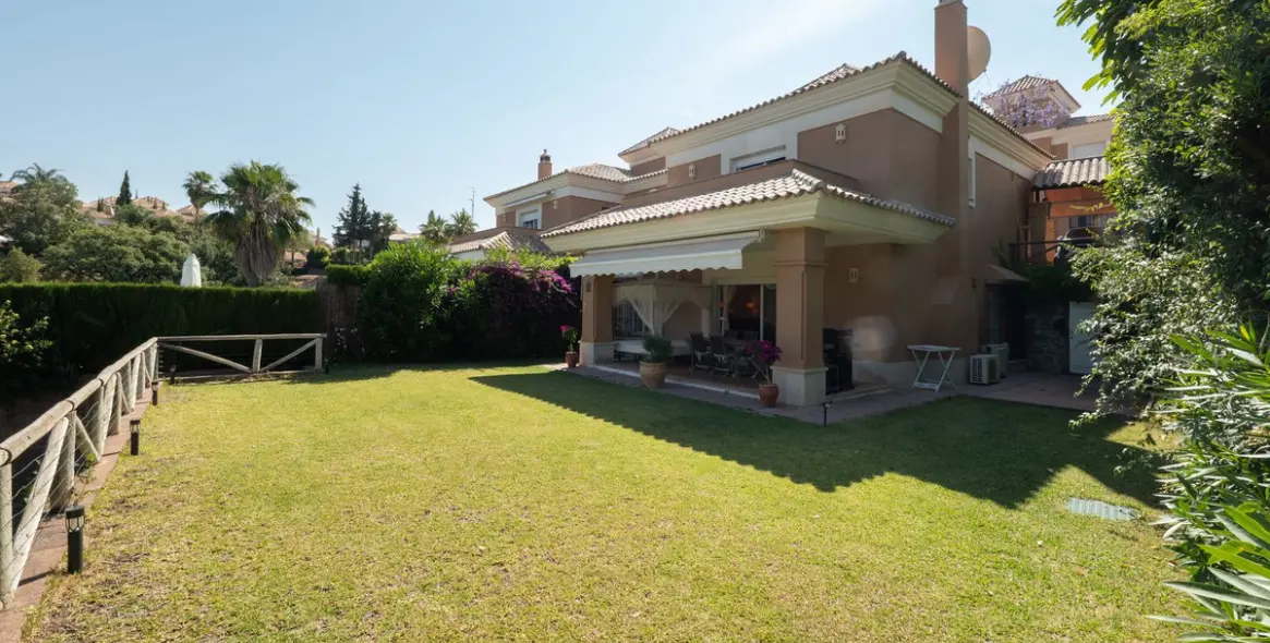 Long-term rent of townhouse in Santa Clara 3