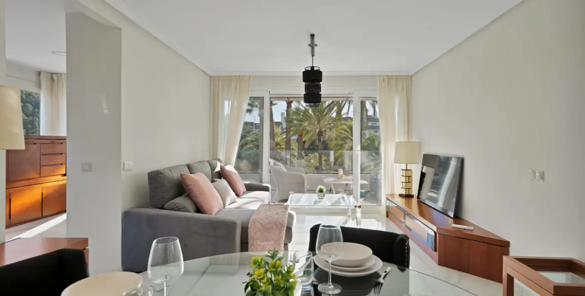 Long-term rent of middle floor apartment in Río Real 2