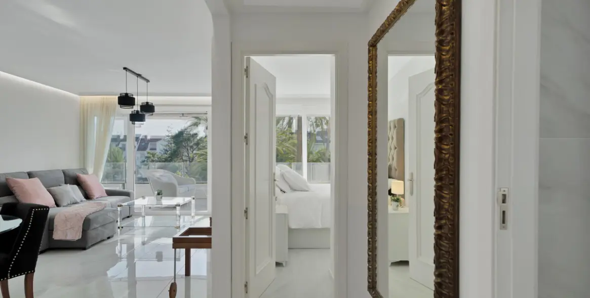 Long-term rent of middle floor apartment in Río Real 8