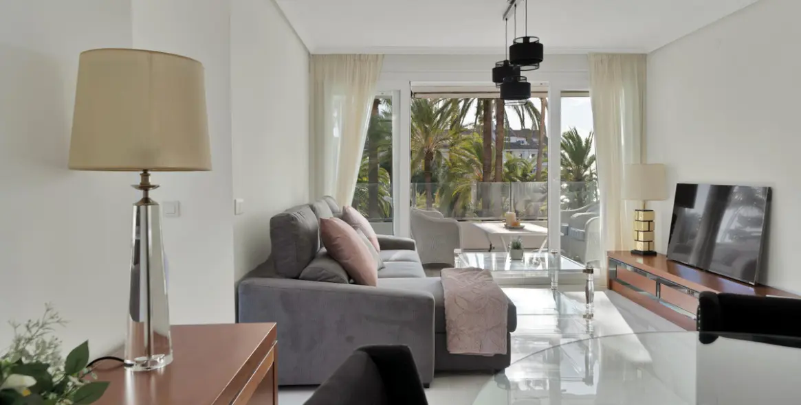 Long-term rent of middle floor apartment in Río Real 10